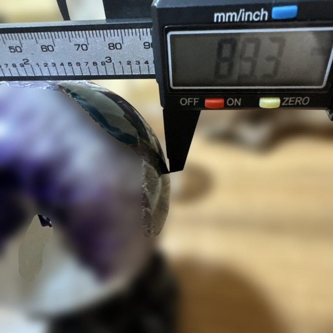 希少　極上品　カルサイト共生アメジストの笑い口　置物　丸玉　笑口　帝王紫