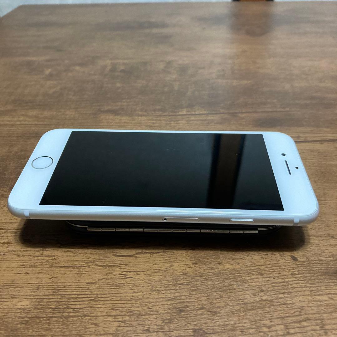 iPhone8 64GB シルバーSIMフリー 初期化済み　本体のみ