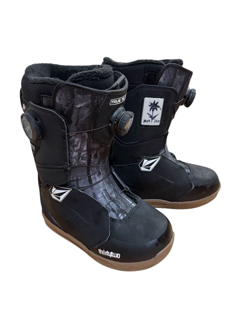 ThirtyTwo 32 　VOLCOM　ブーツ　スノボー