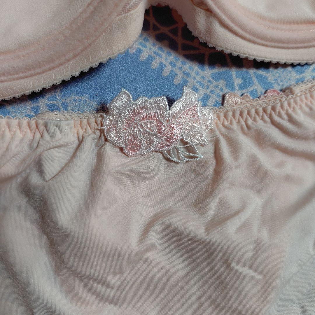 ワコール　サルート　新品 ブラジャー＆ショーツ H 75 ＆ M