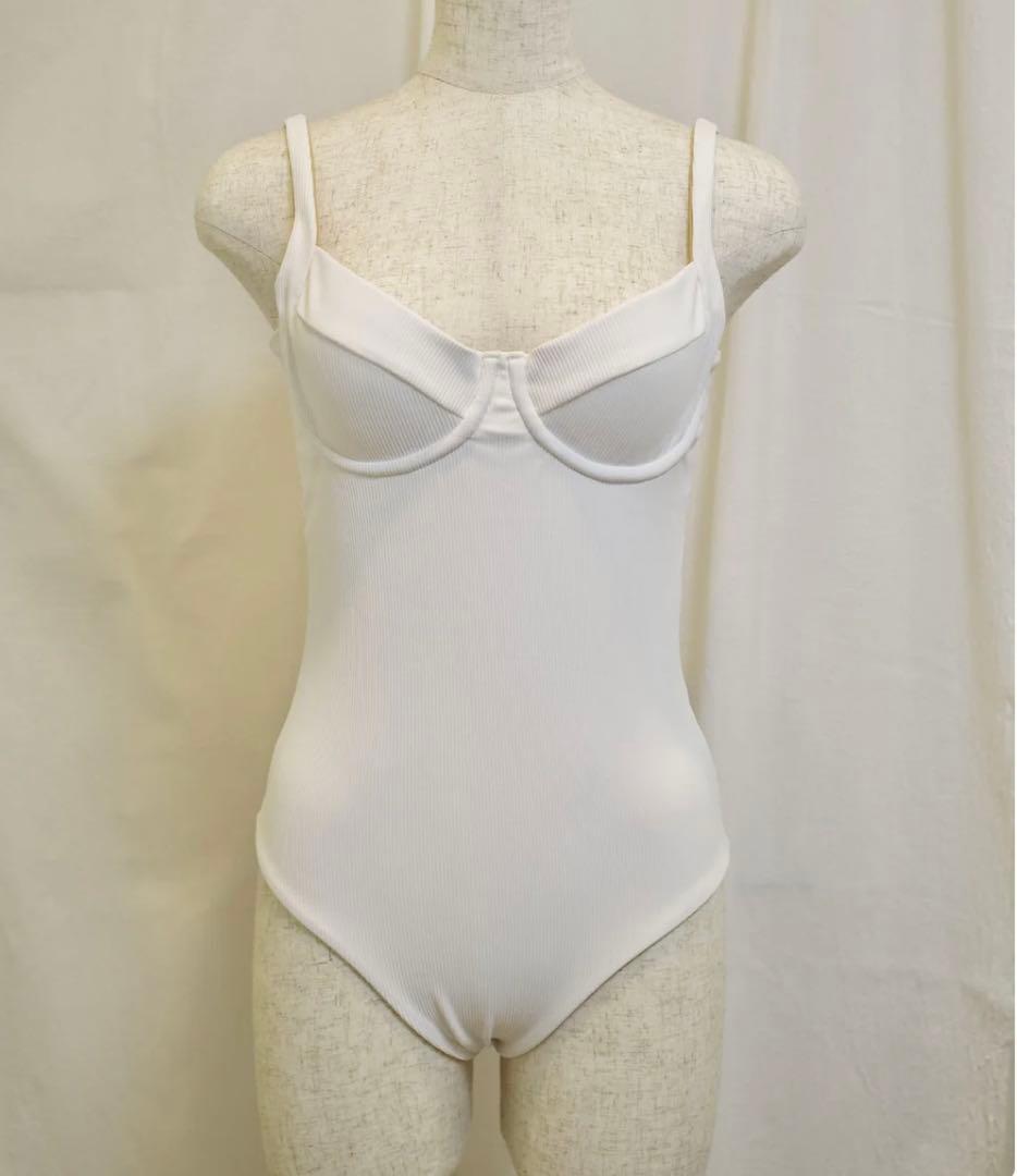 タグ付き新品 SWELLY スウェリー ワンピース水着 カップ付き ホワイト