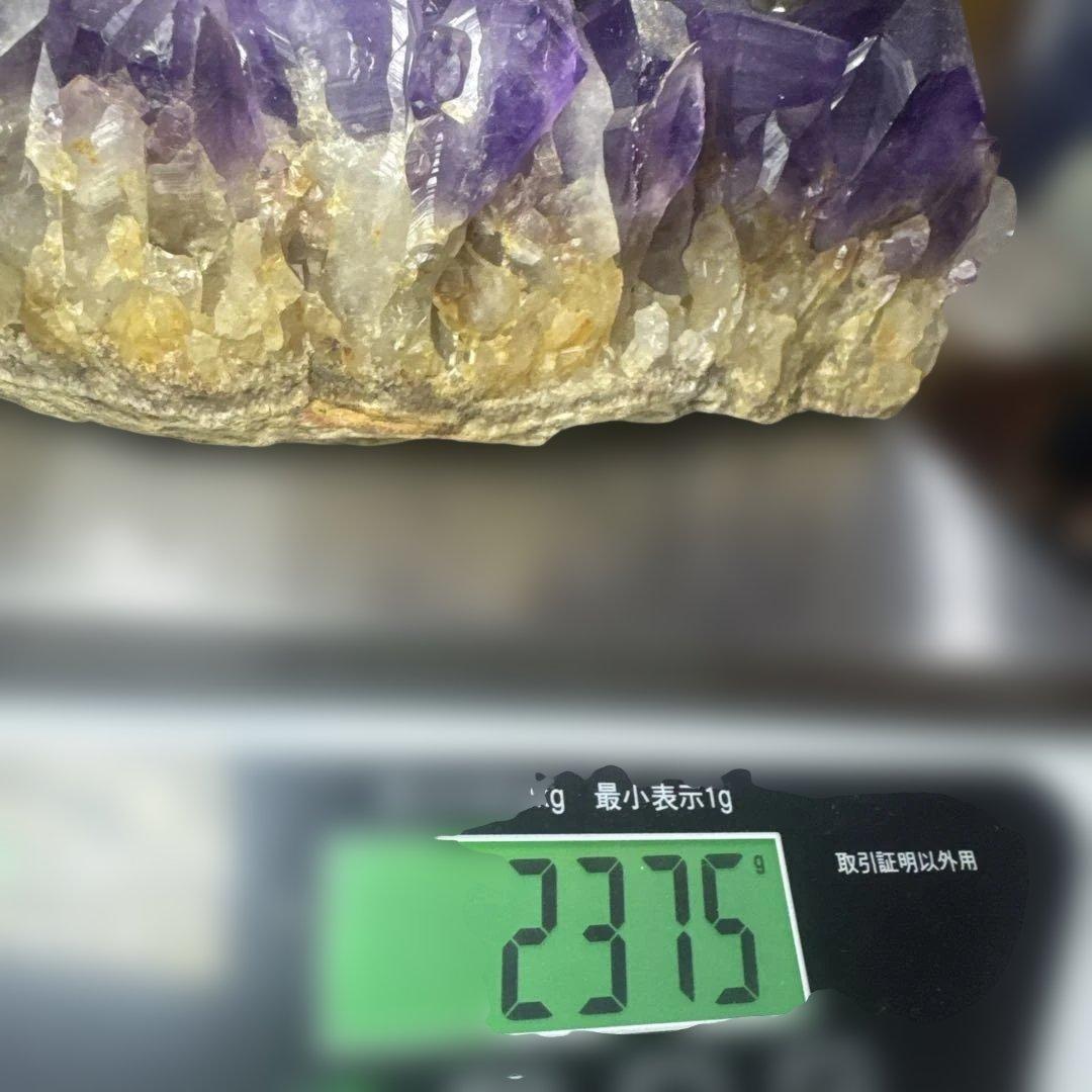 【高品質】コンゴ産 アメジストクラスター 2375g 台座付　おまけあり