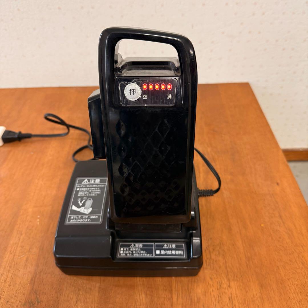 ● 美品 Panasonic 電動自転車バッテリー NKY580B02 充電器