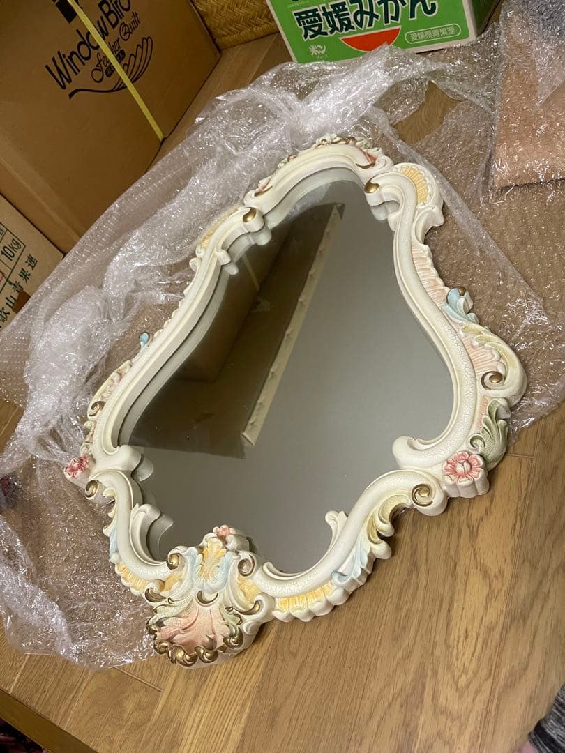 【期間限定値下げ⭐︎12/23迄】壁掛け　鏡　アンティーク　レトロ　花　ゴールド