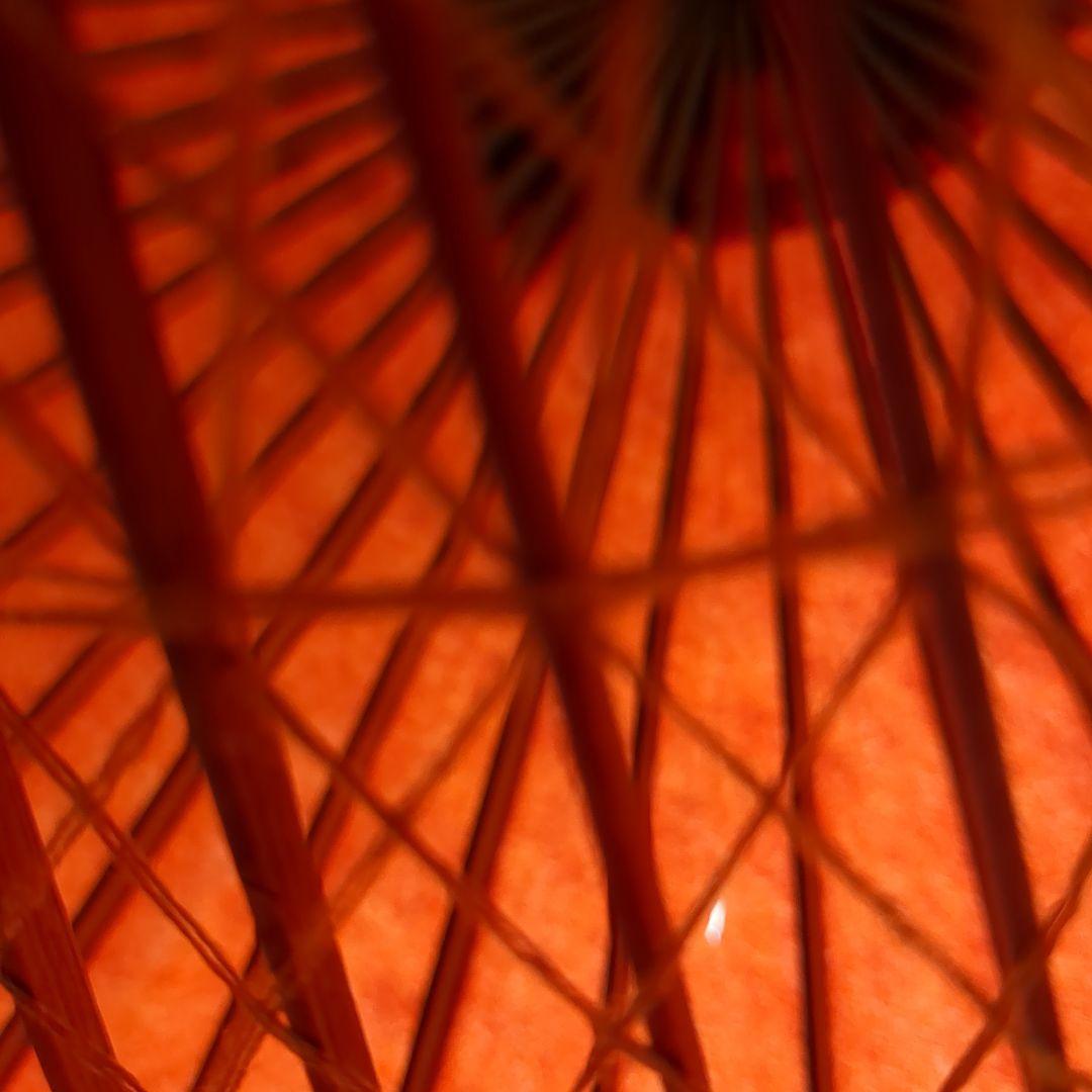 伝統的な赤い和傘