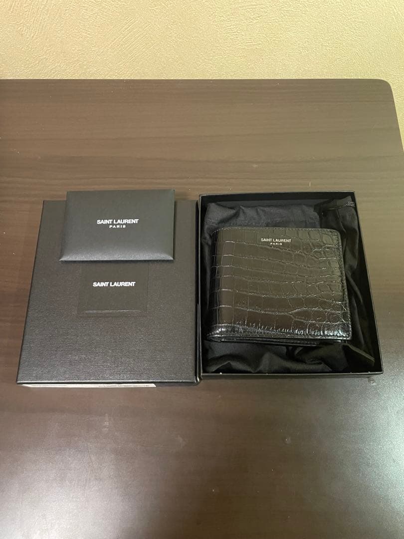 SAINT LAURENT 二つ折り財布　クロコ型押し　ブラック