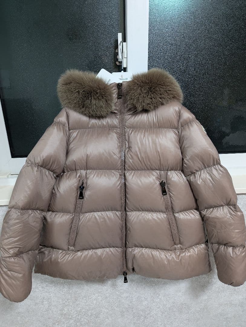 モンクレール　MONCLER ダウンジャケット ファー付き　レディース　ダウン