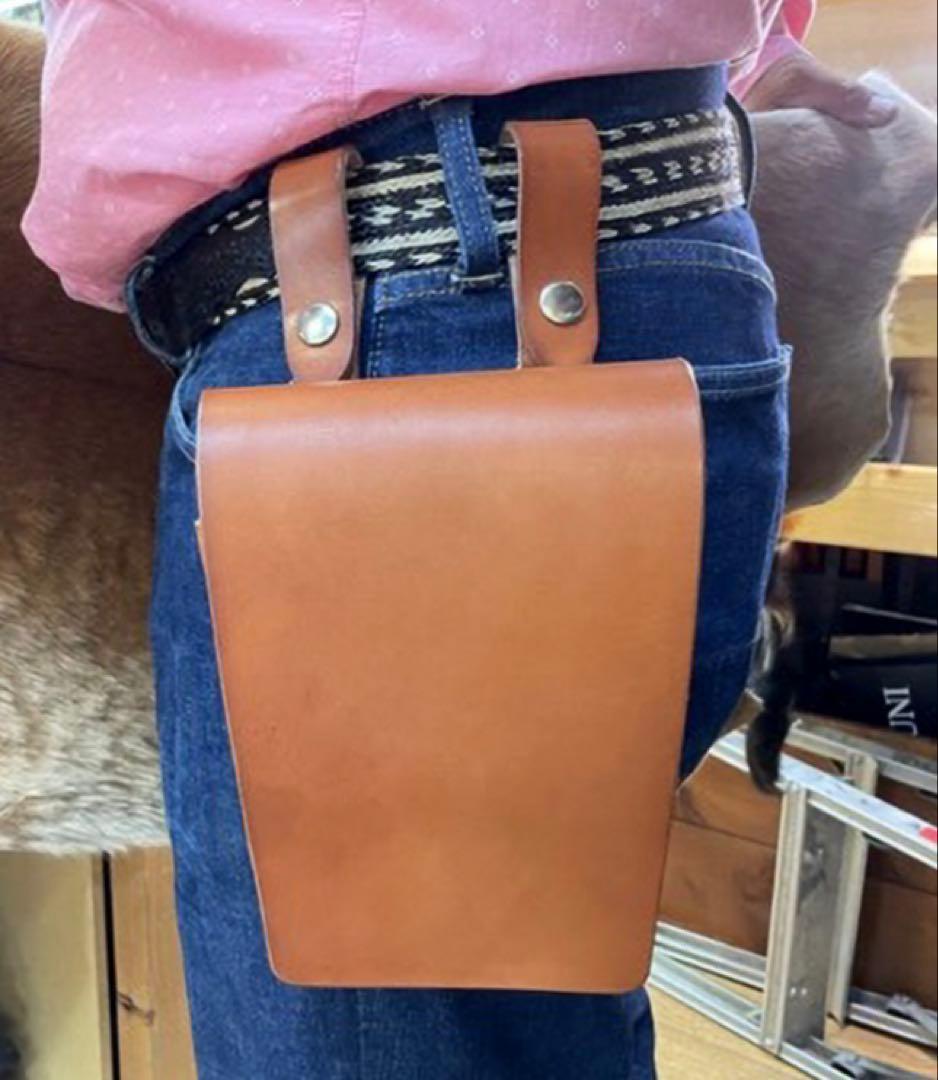 ALZUNI レザー ボディバッグ （サドル）