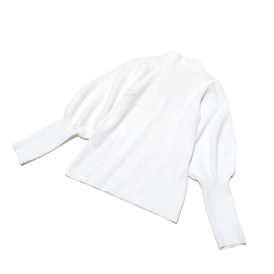 美品　ノーブル　バルーンスリーブニット　ハイネック　キレイ見え　美シルエット　白