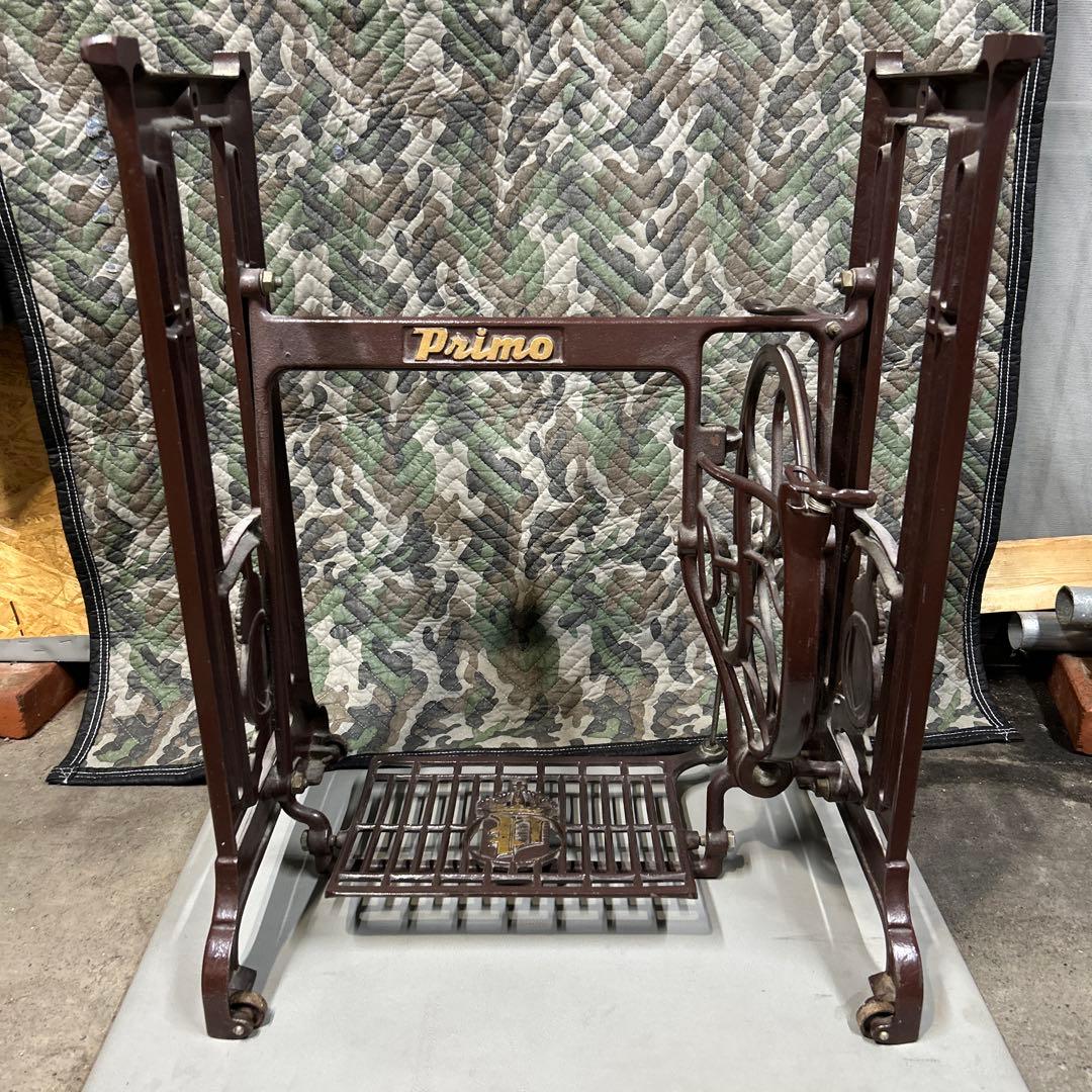 足踏みミシンの脚