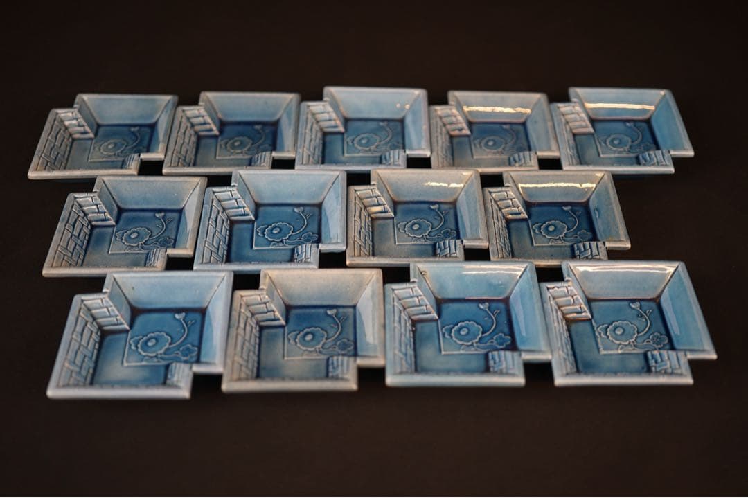 淡路珉平焼 青釉 花文 隅切角小皿 13客 / 角皿 向付 豆皿 懐石料理道具