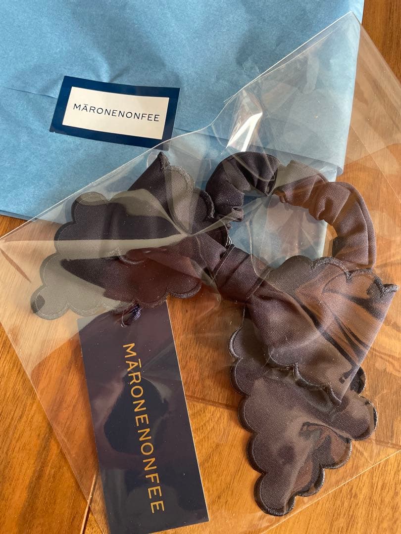 MÁRONENONFEE マーロンエノンフィ　スカラップ　リボン　シュシュ