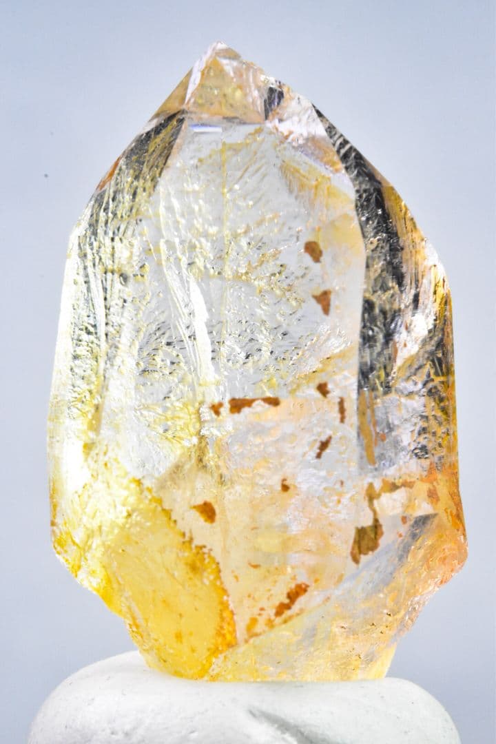 ガネーシュヒマール ヒンドゥン産 大きな剥離面クリアポイント