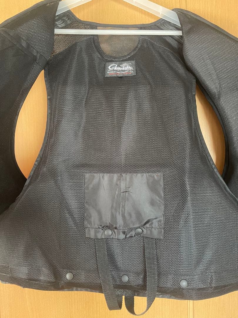 Gamakatsu フィッシング　フローティングベスト LLサイズ 黒/赤