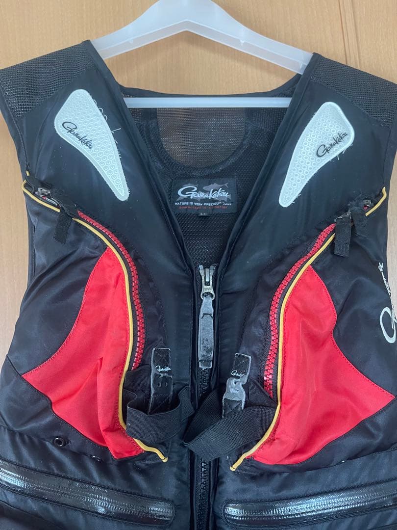 Gamakatsu フィッシング　フローティングベスト LLサイズ 黒/赤