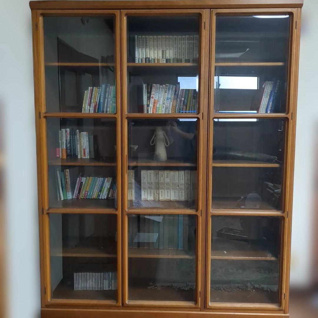 木製ガラス扉本棚