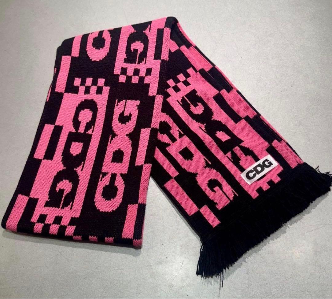 CDG ピンク 黒 マフラー　COMME DES GARÇONS
