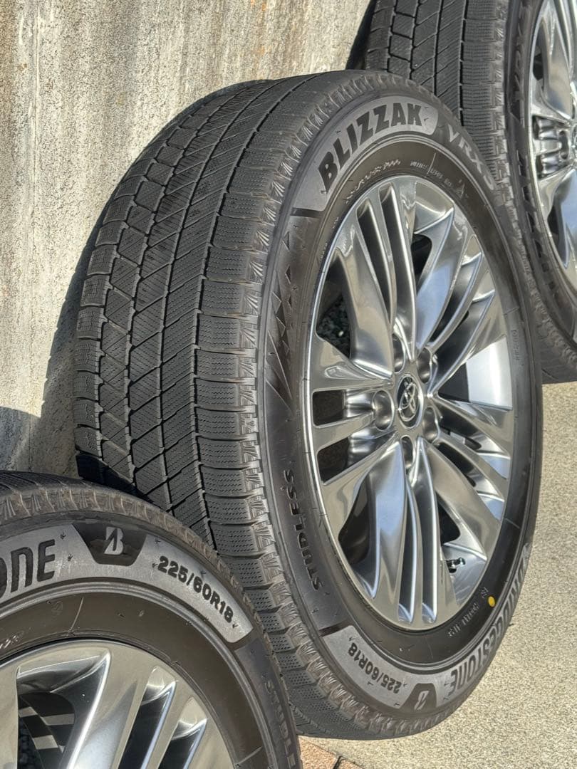 純正40アルファード　18インチアルミホール　スタッドレスタイヤ　VRX3 4本
