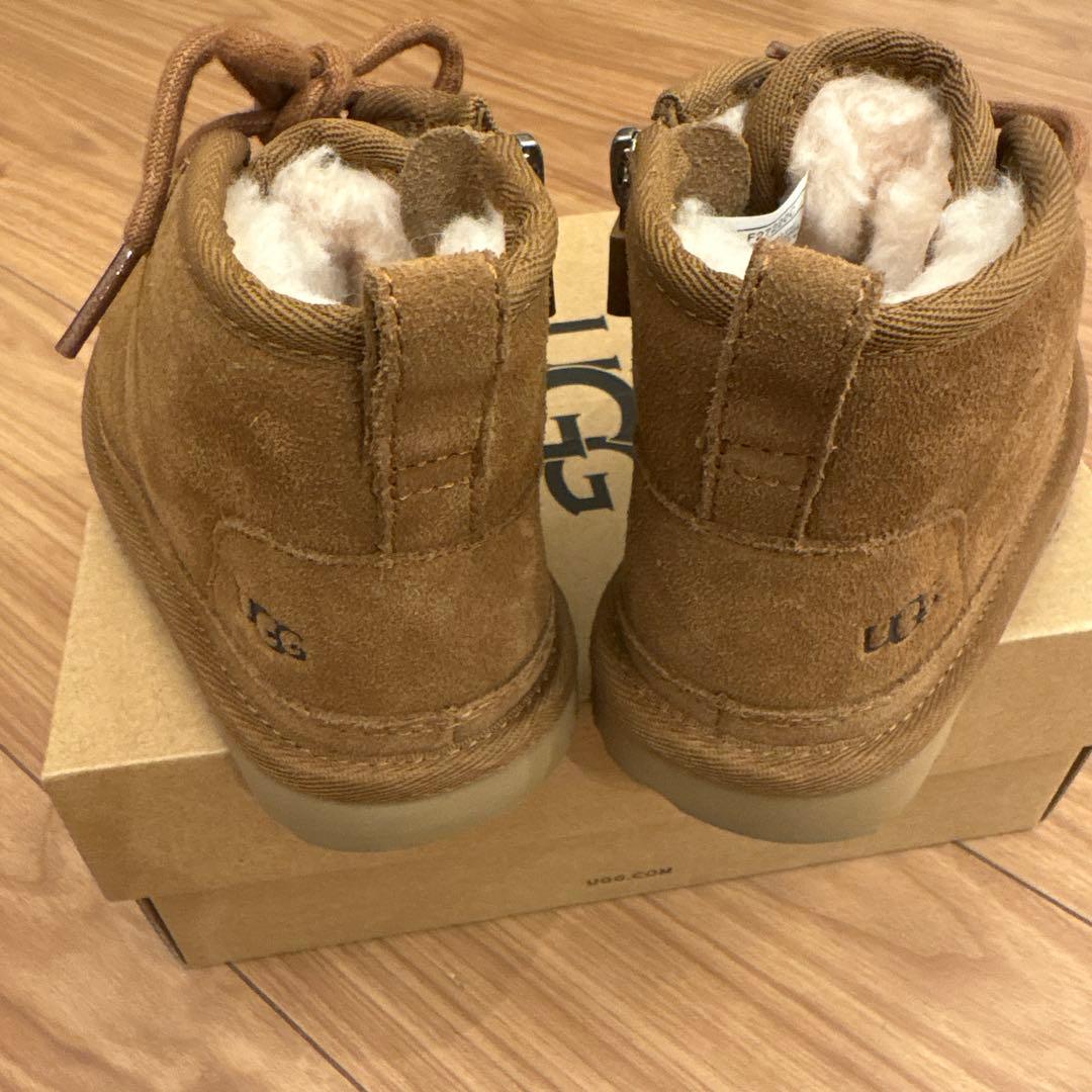 美品UGG T NEUMELL Ⅱキッズ ムートンブーツ　16㎝