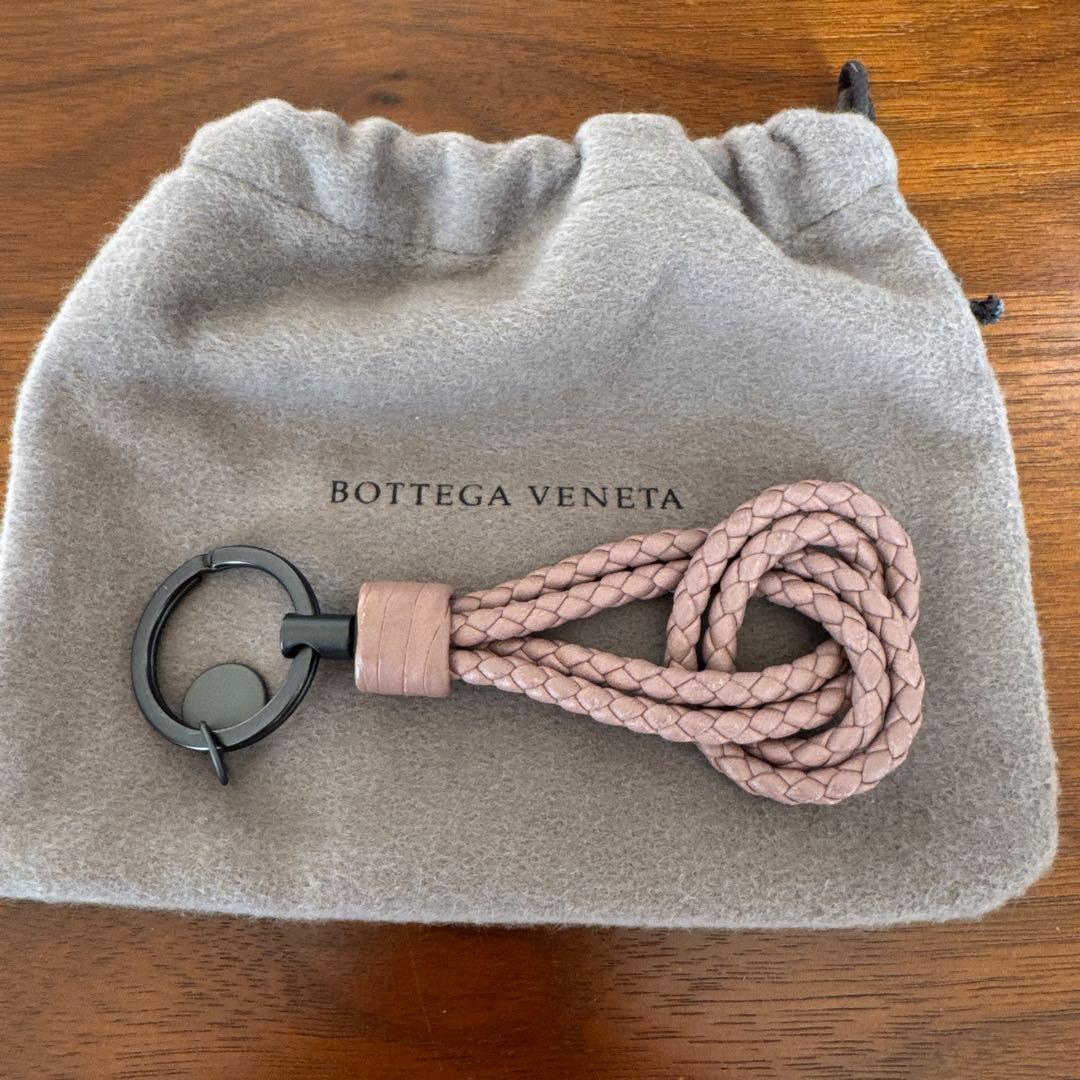 Bottega Veneta 編み込みレザーキーホルダー