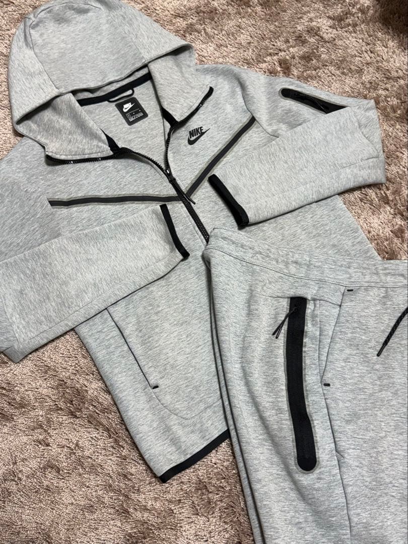 ナイキ　メンズ　Ｍ　３代目テックフリース　グレー　セットアップ　９１