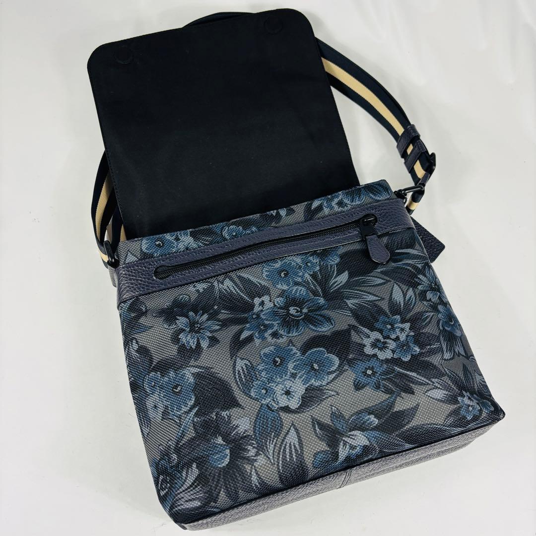 美品　コーチ 　 ショルダーバッグ　メッセンジャーバッグ　 ハワイアン柄