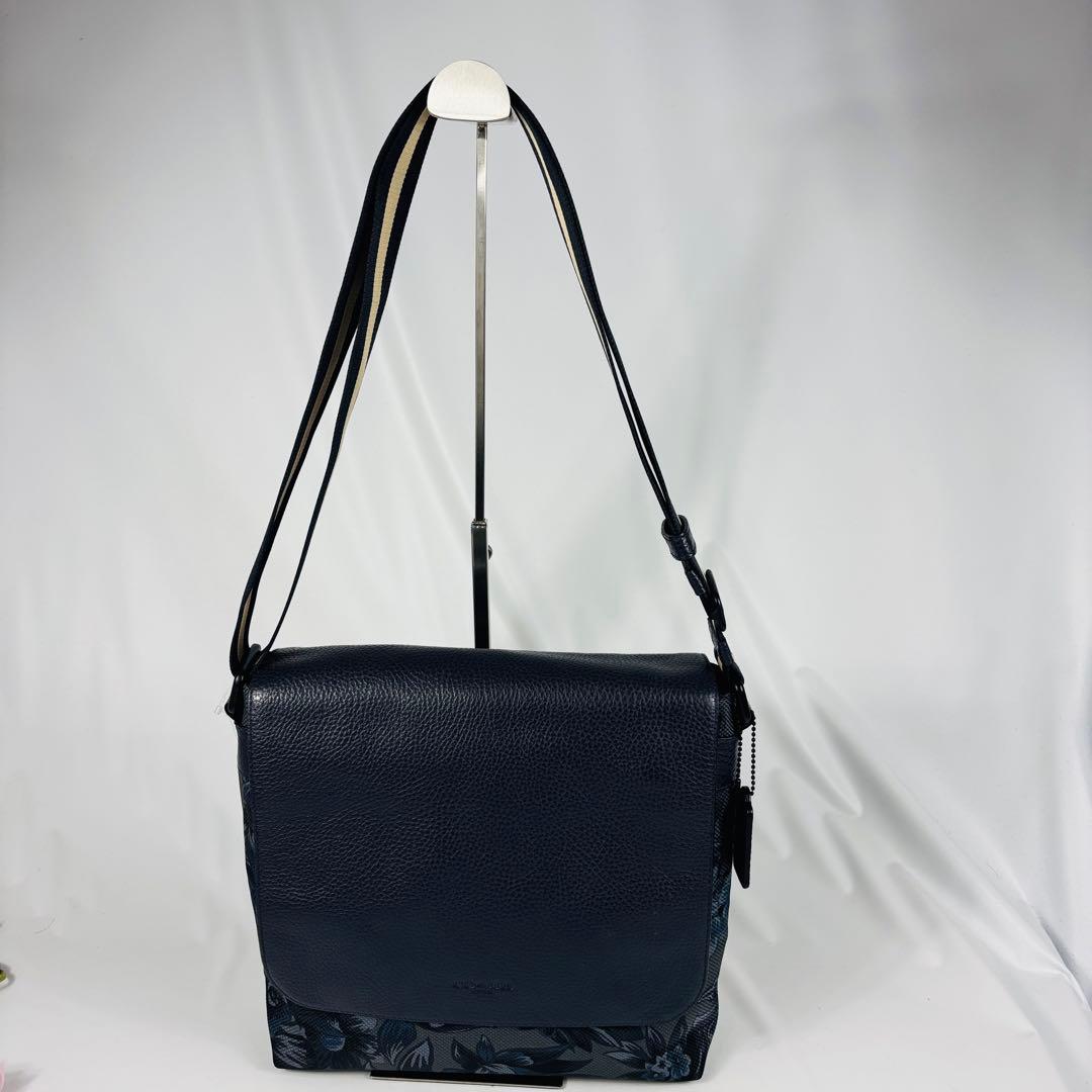 美品　コーチ 　 ショルダーバッグ　メッセンジャーバッグ　 ハワイアン柄