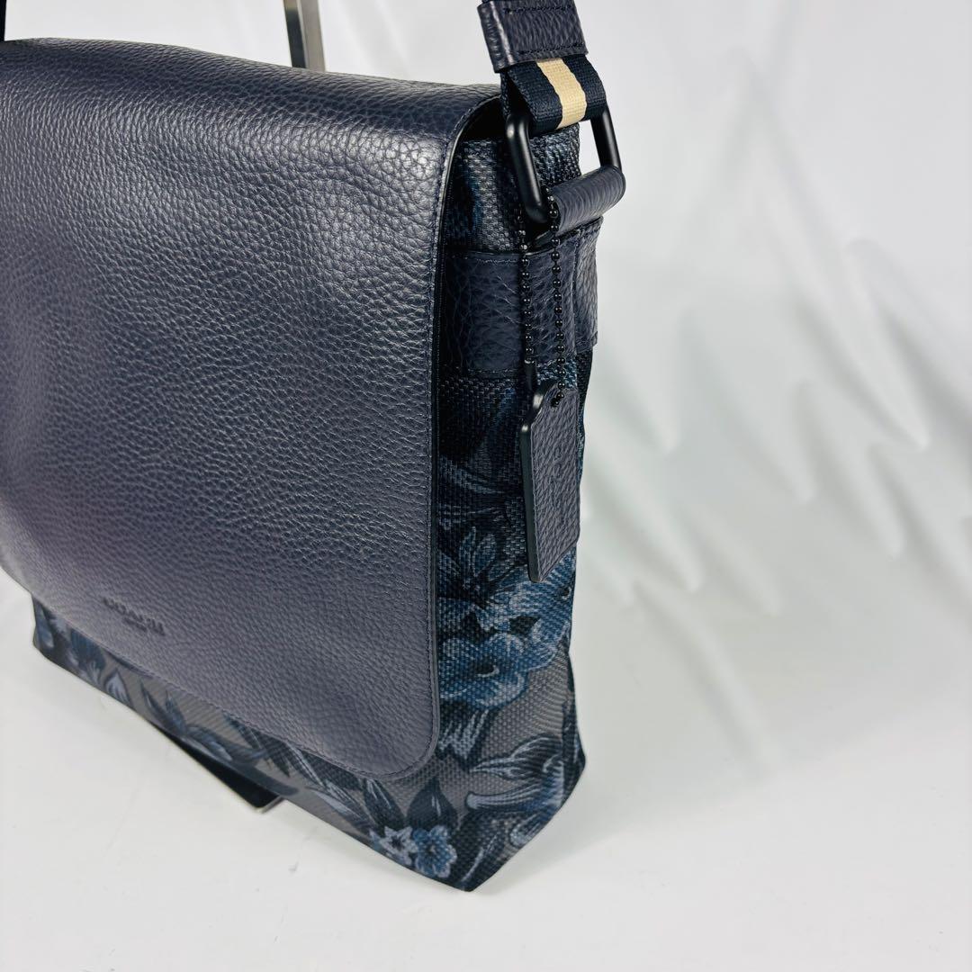 美品　コーチ 　 ショルダーバッグ　メッセンジャーバッグ　 ハワイアン柄