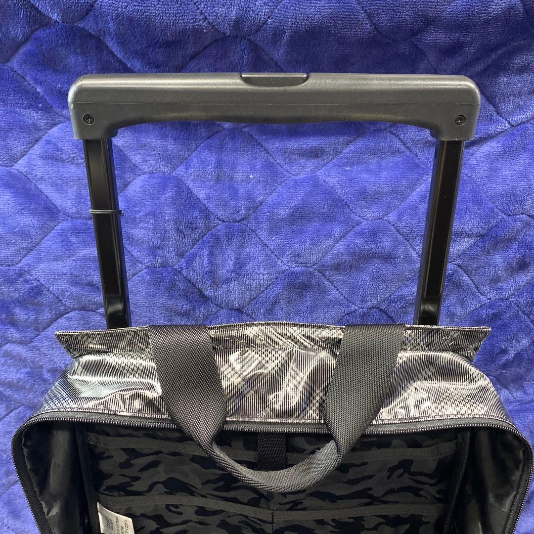 道産子　　　　　　　　　　スワニー　四輪キャリーバッグ