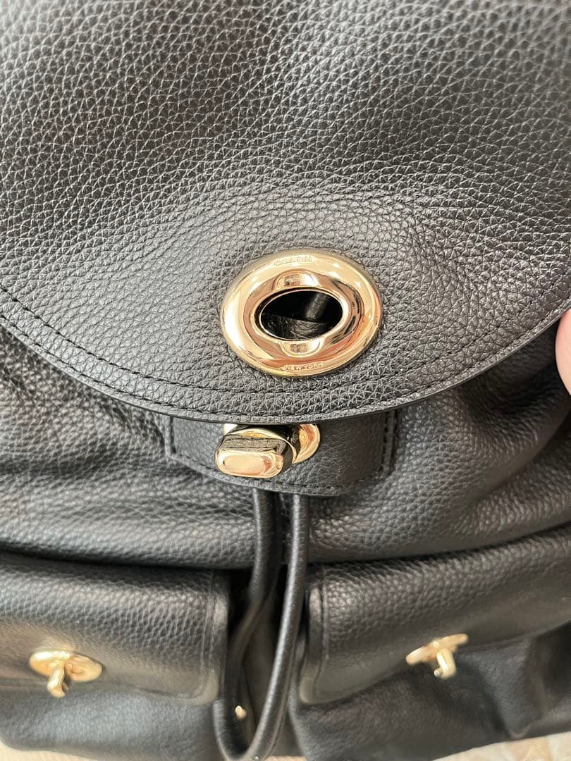 《美品》coach黒 レザー フラップ付きバックパック