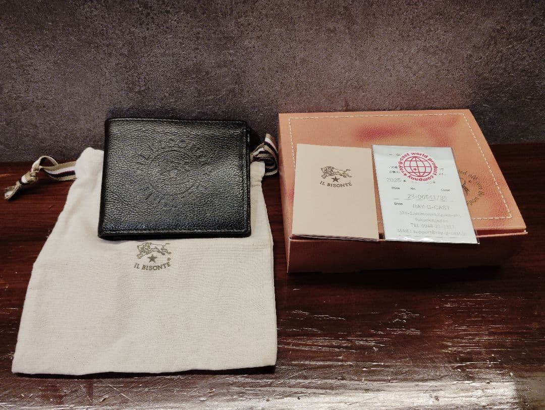 未使用　IL BISONTE　イルビゾンテ　ビックロゴ　2つ折り　ブラック　黒