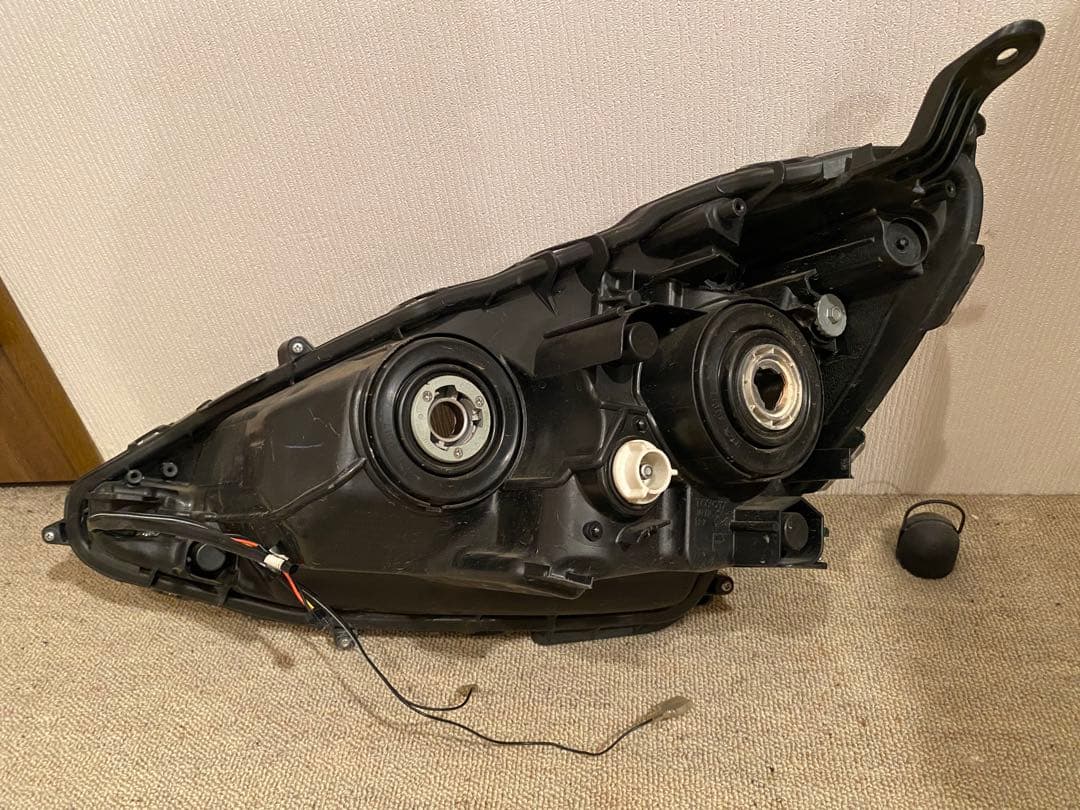 TOYOTA トヨタ 純正 NHP10 アクア 前期 ハロゲン ヘッドライト