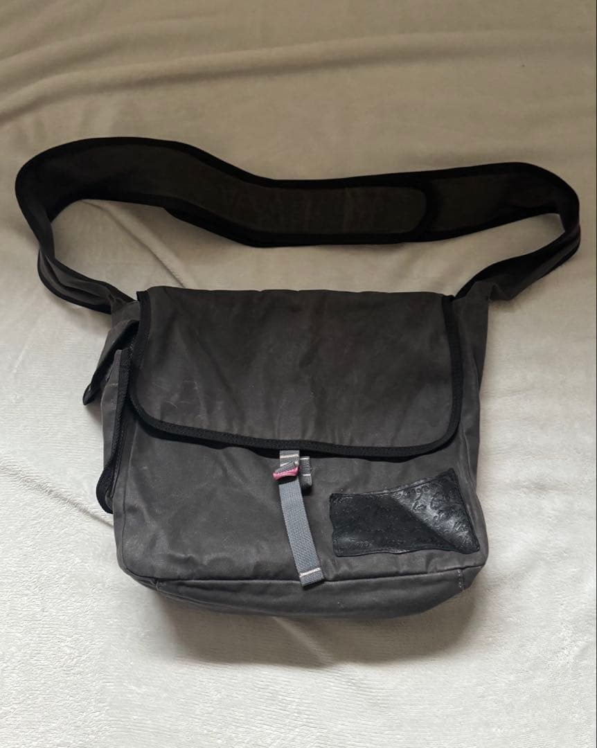 【完売品】Acne Studios メッセンジャーバッグ　グレー/ブラック