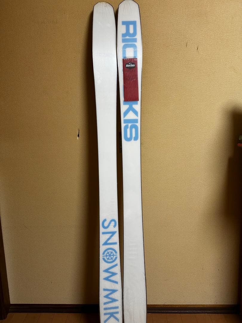 「新品未使用」レア　初音ミク　雪ミク　 MIKU スキー板