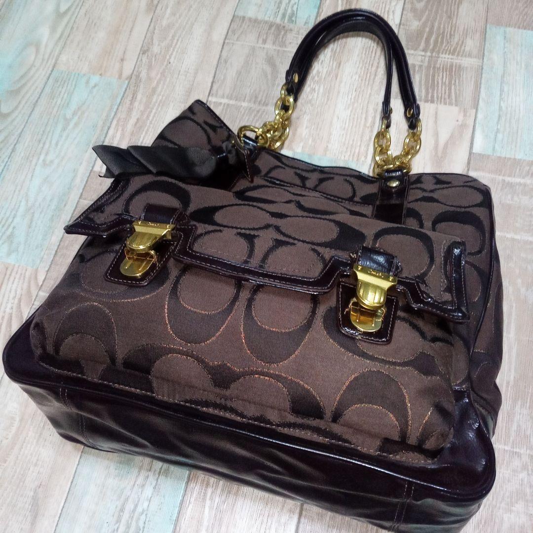 COACH　トートバッグ　シグネチャー　コーチ　ハンドバッグ　チャーム　ブラウン