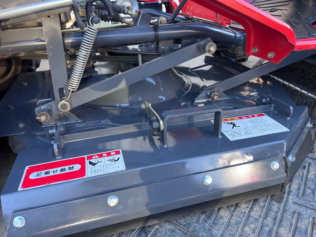 筑水キャニコム　乗用草刈機　18馬力