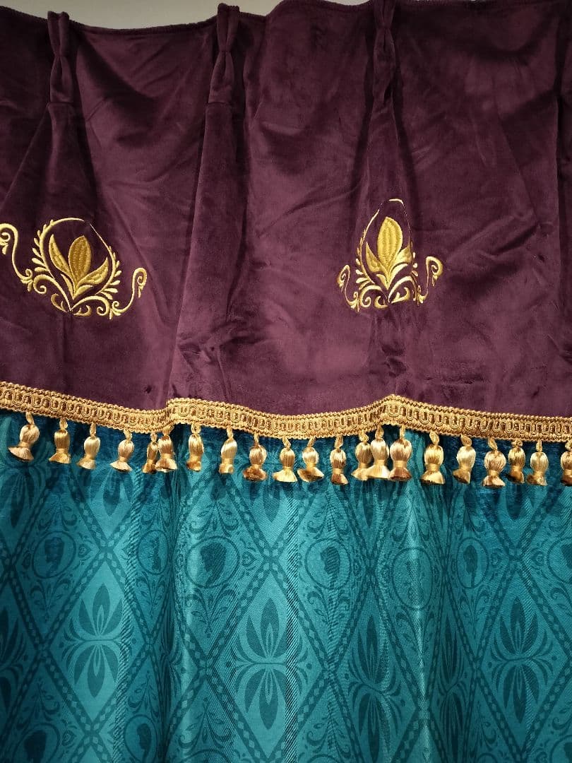 アナと雪の女王　ベルメゾン　カーテン　ディズニー　新品