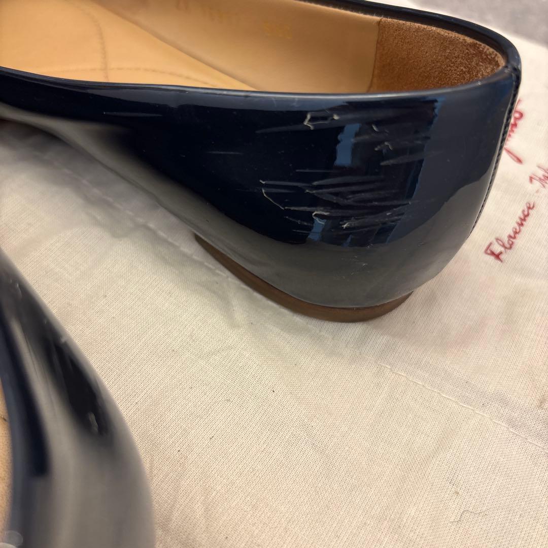 Salvatore Ferragamo ヴァリナ　ネイビー