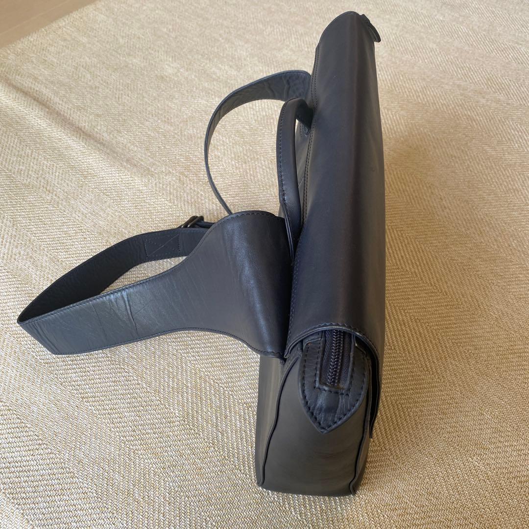 マザーハウス ザダン メッセンジャー ネイビー 斜めフラップ