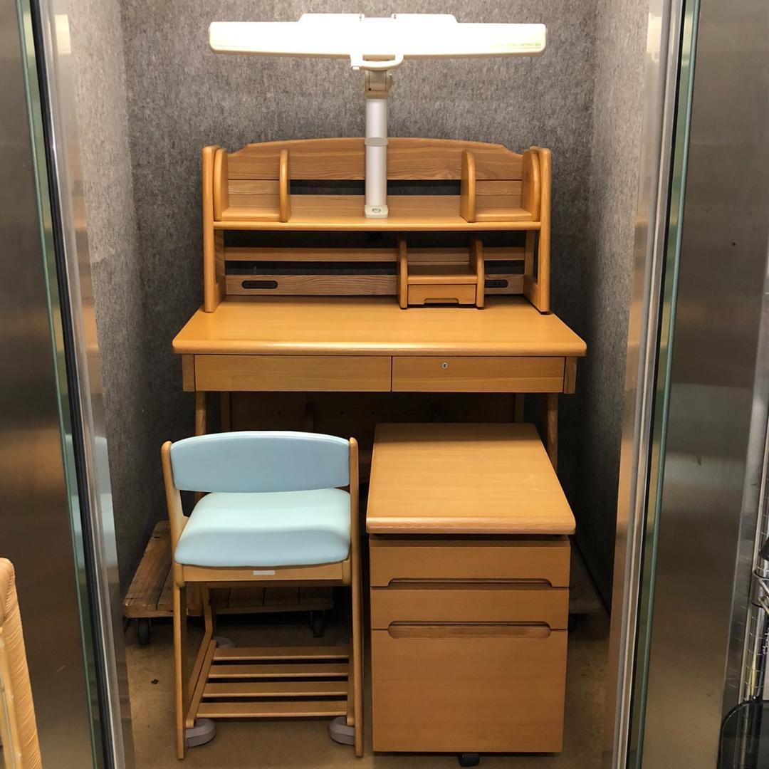 美品　大塚　OTSUKA　学習机、椅子、デスクライトセット