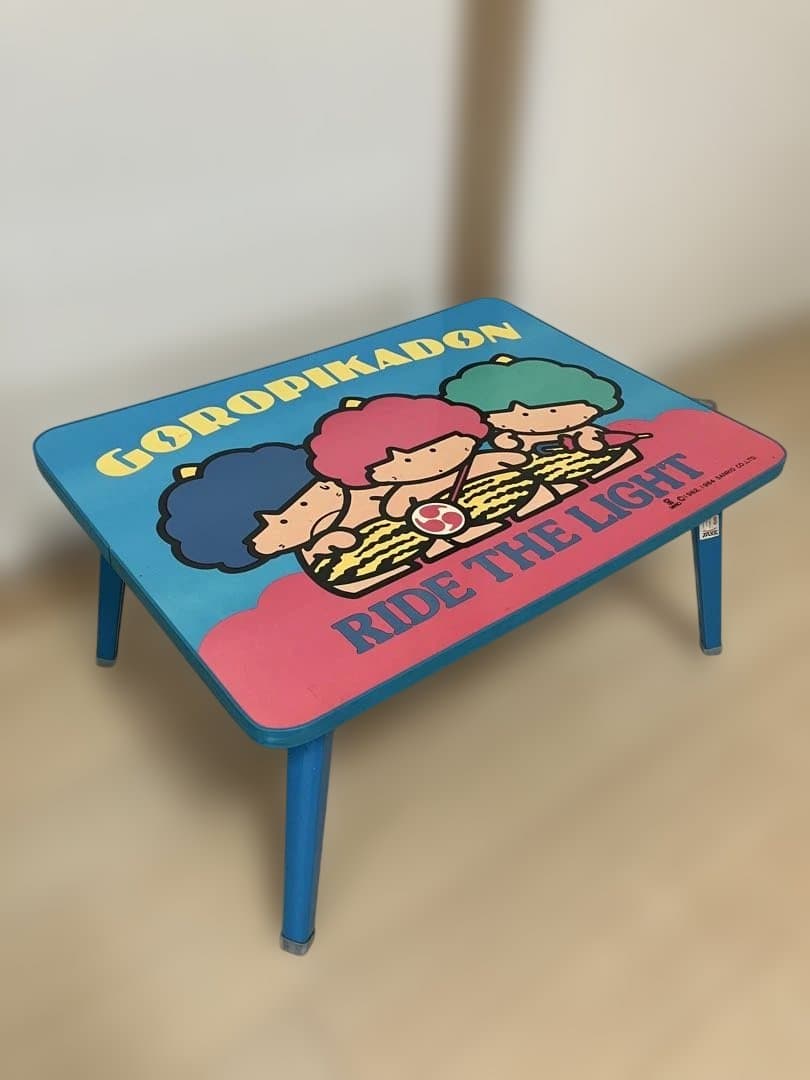 サンリオ　ゴロピカドン テーブル