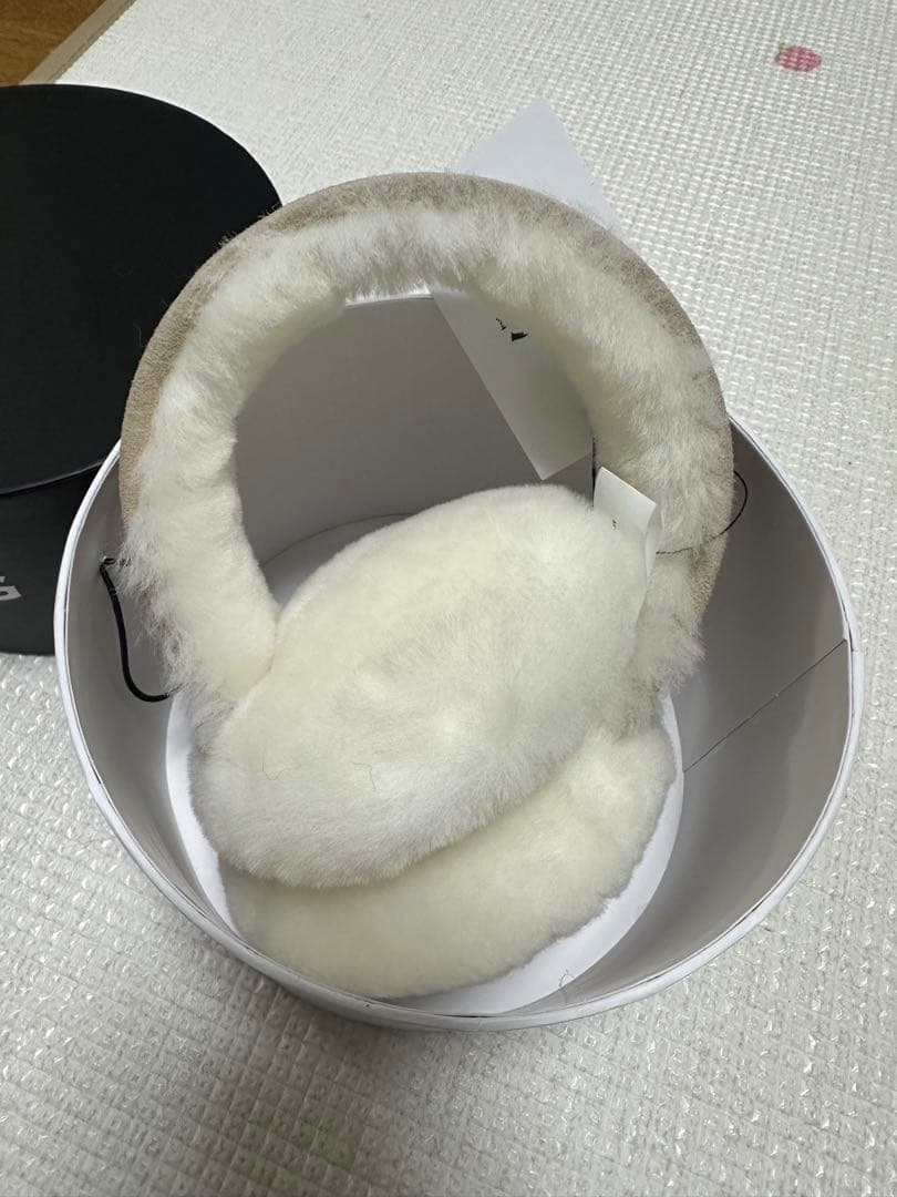 新品未使用箱有ugg アグイヤーマフ　サンSHEEPSKIN EARMUFF