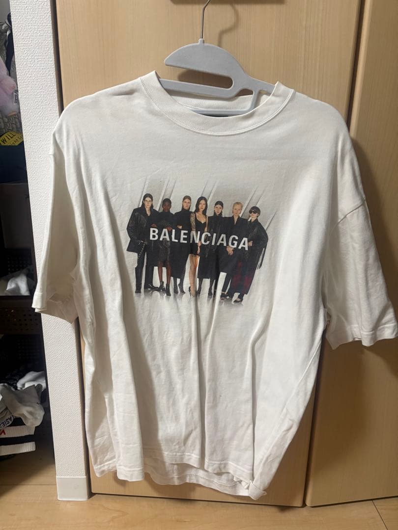 バレンシアガ　Tシャツ