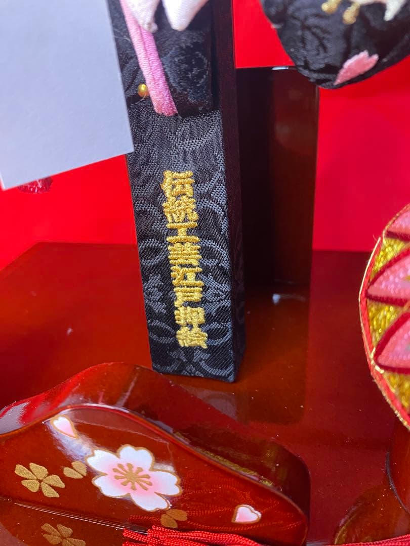 羽子板　アクリルケース花梨刺繍１３号・サイズ間口約２８×奥行約２４×高さ約５４㎝