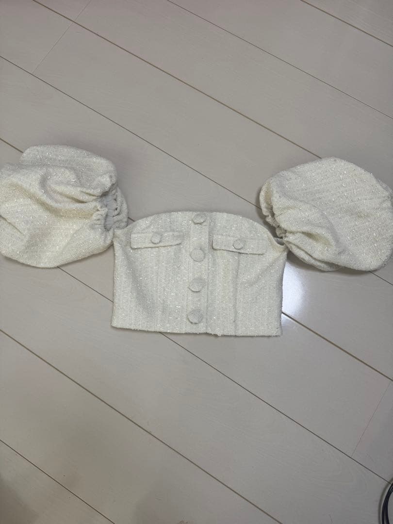 ホワイトパフスリーブトップス