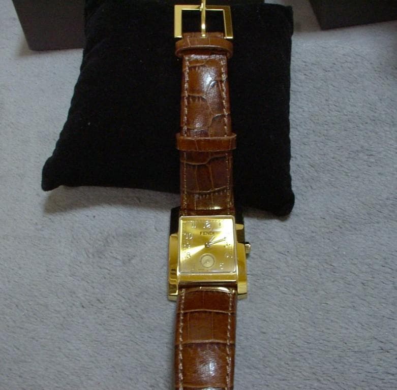 【美品】FENDI アナログ時計 ゴールド 7000G　電池交換済