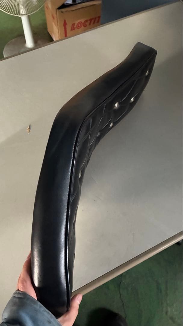 ジュリアーリー コブラシート ダイヤモンドキルティングショベルパンスポーツスター