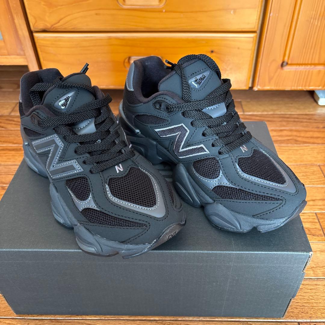 未使用 New Balance 9060 トリプルブラック U9060BPM