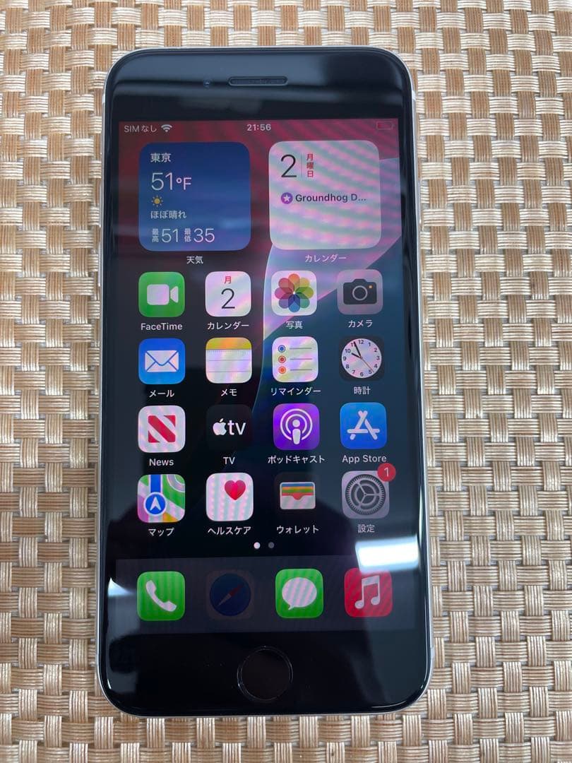 iPhone SE第3世代 64 GBスターライトSIMフリー【4704】