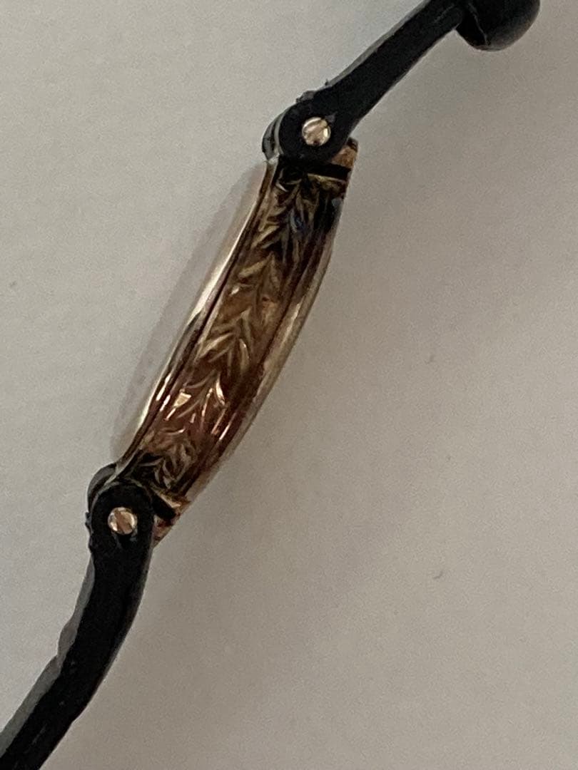 ミモザ ！アガット　agete ラウンドフェイス革ベルトウォッチ　時計